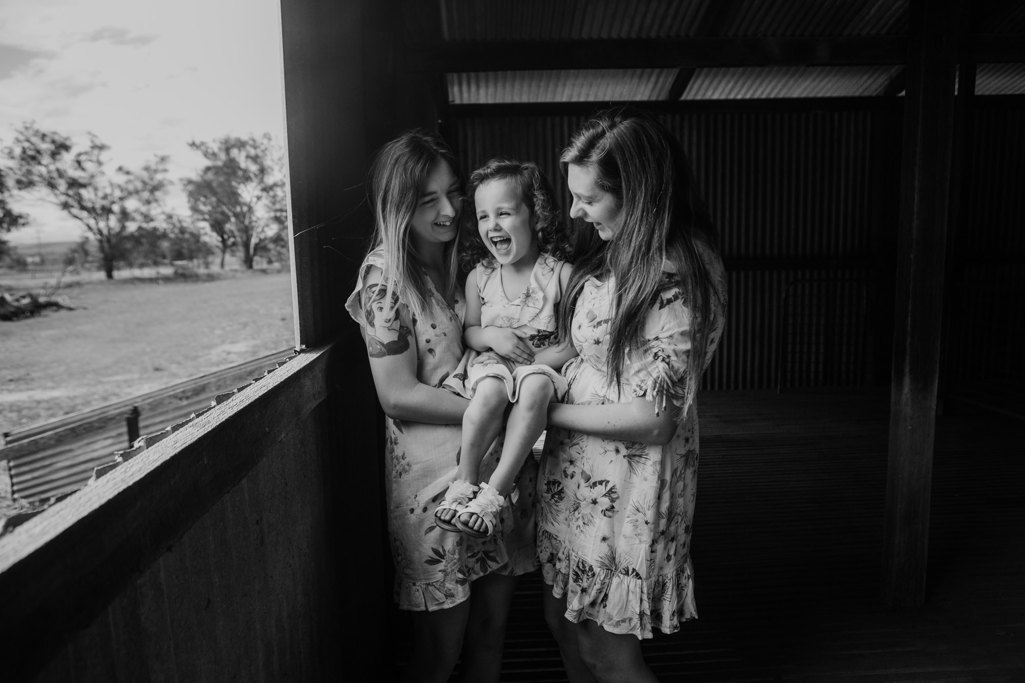 tamowrth family portrait, aunties in photos